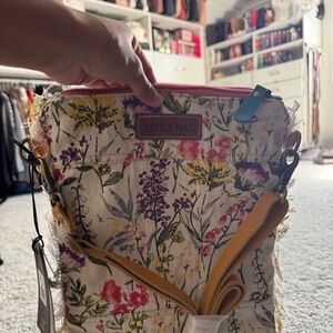 BEAUTIFUL CROSS BODY BAG!!